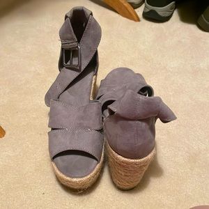 Universal Threads wedges